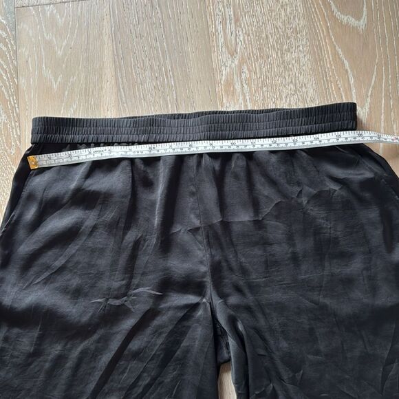 Wilfred Artizia Flowy Satin Pull-On Shorts 9" Black SzM - Picture 8 of 12